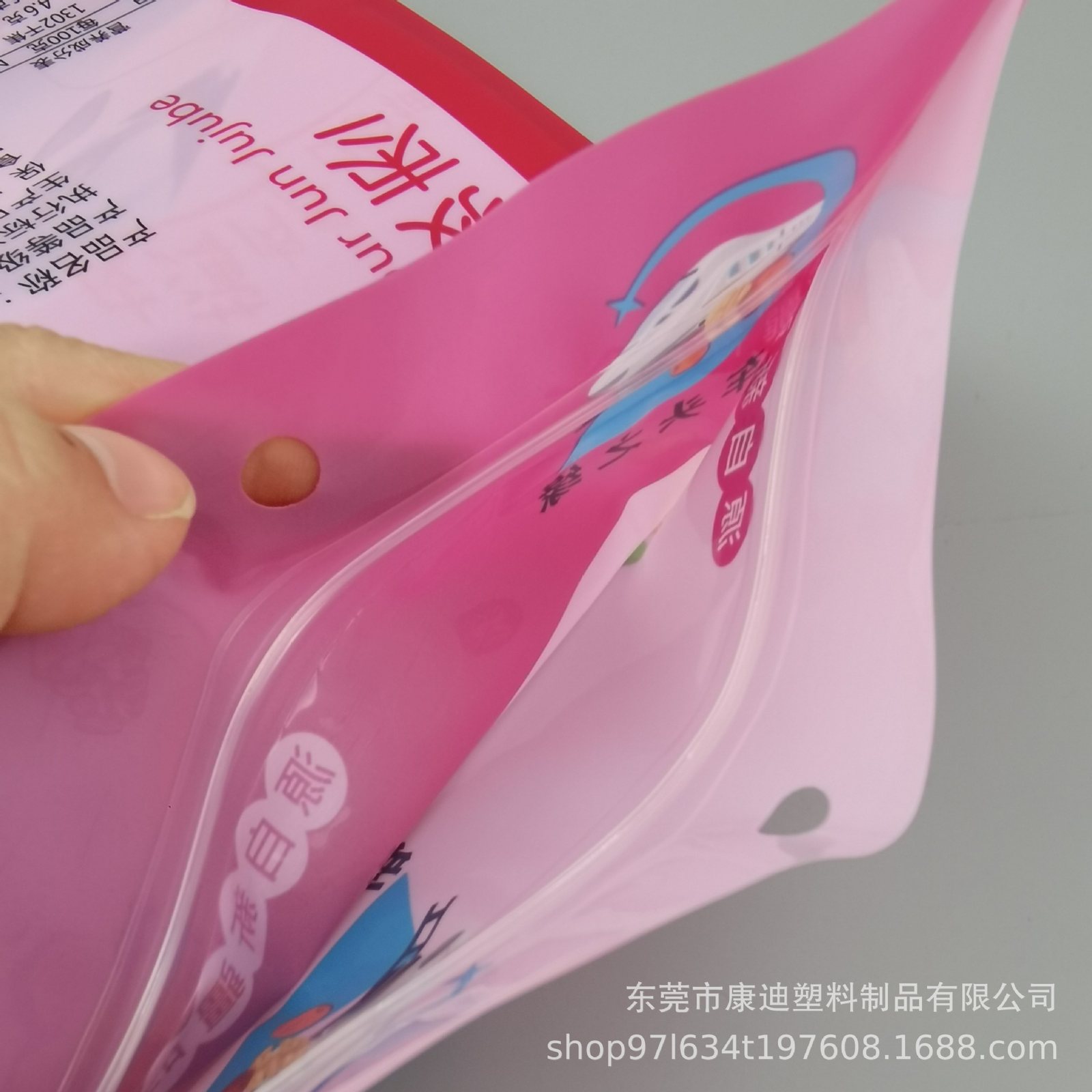 Laundry Detergent Pod Packaging: Printed Laminated Stand-Up Pouch with Self-Seal Zipper, Gusseted Base and Adaptable Capacity