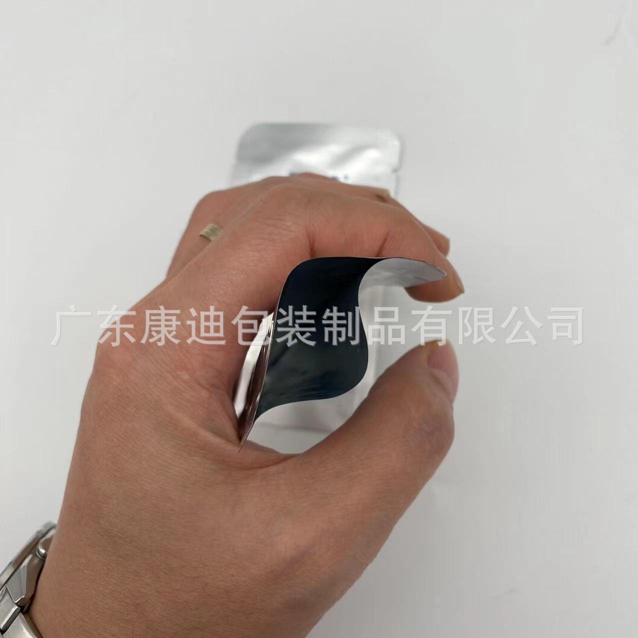 Foil & Metallized Sachet Packaging: Colour-Printed Back-Seal Laminate Pouch with Full-Front Artwork for Personal Care, Household & Food Packs
