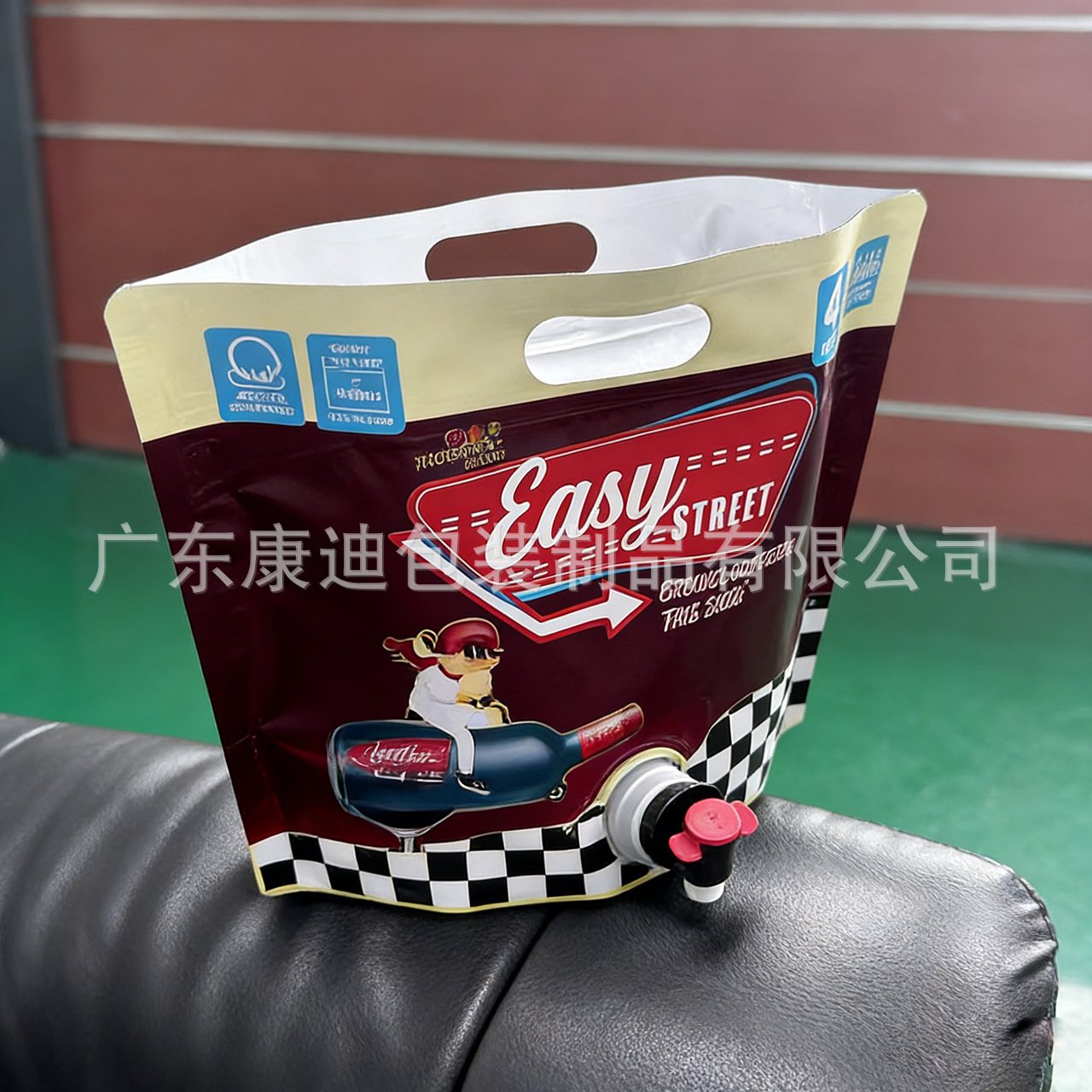 PET/NY/PE Three-Layer Wine Spout Pouch with Dust Cap — Alcohol-Resistant Custom Capacity Double Stand-Up Packaging for Spirits