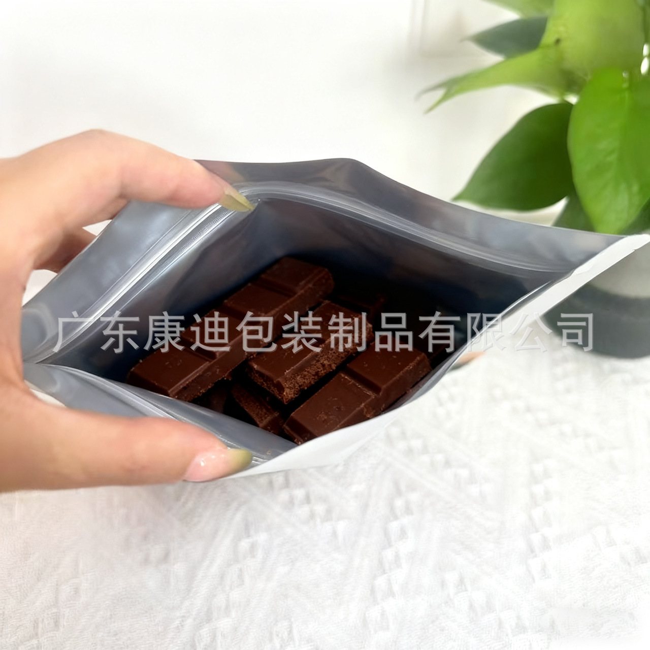 Small Pet Food Packaging: Custom PET/VMPET/PE Metallised Self-Seal Zipper Pouch for Guinea Pig Staple Food