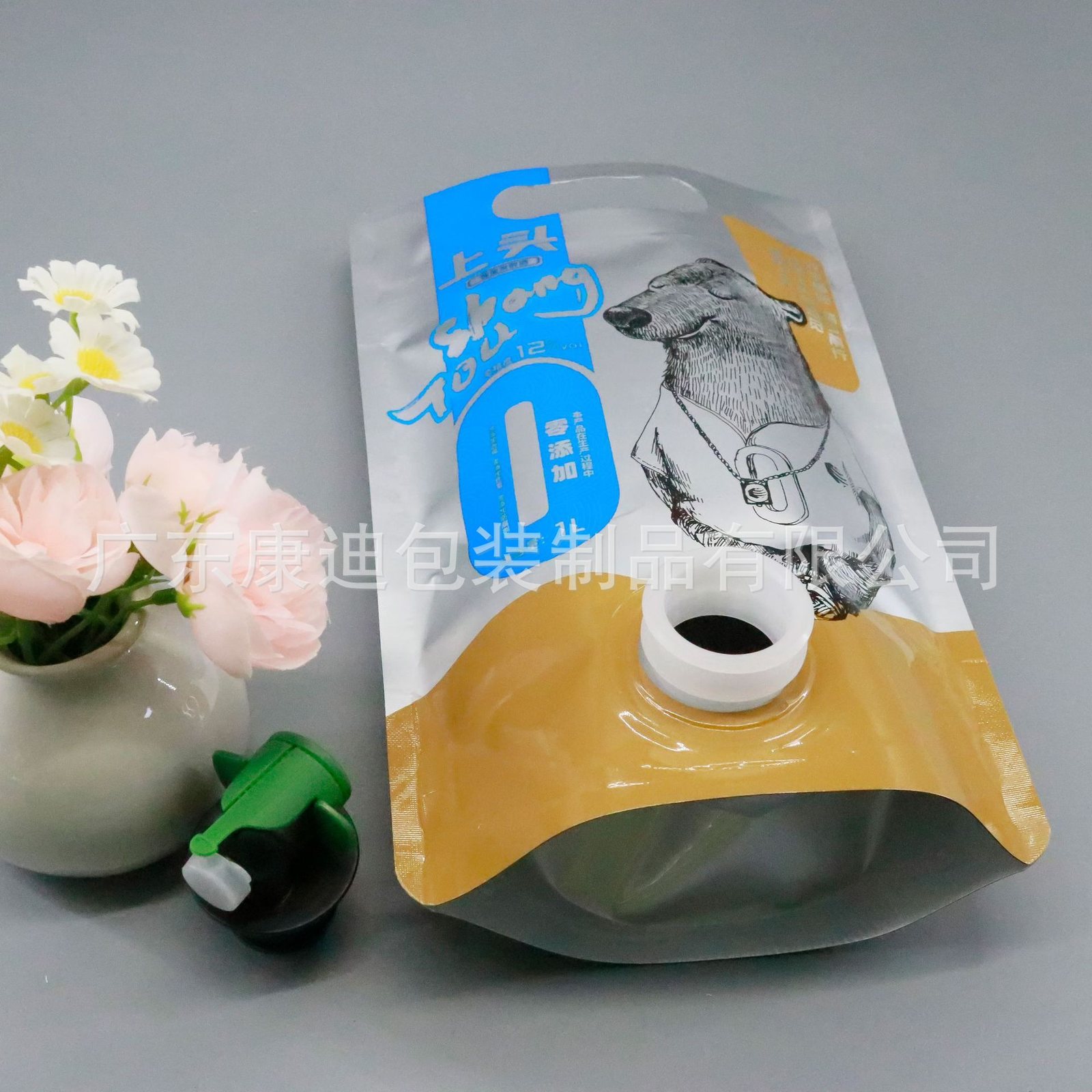 250g Soy Milk Spout Pouch with Dust-Cap & Eight-Side-Seal Flat Base, Food-Grade PE for Plant-Based Milk & Condiments
