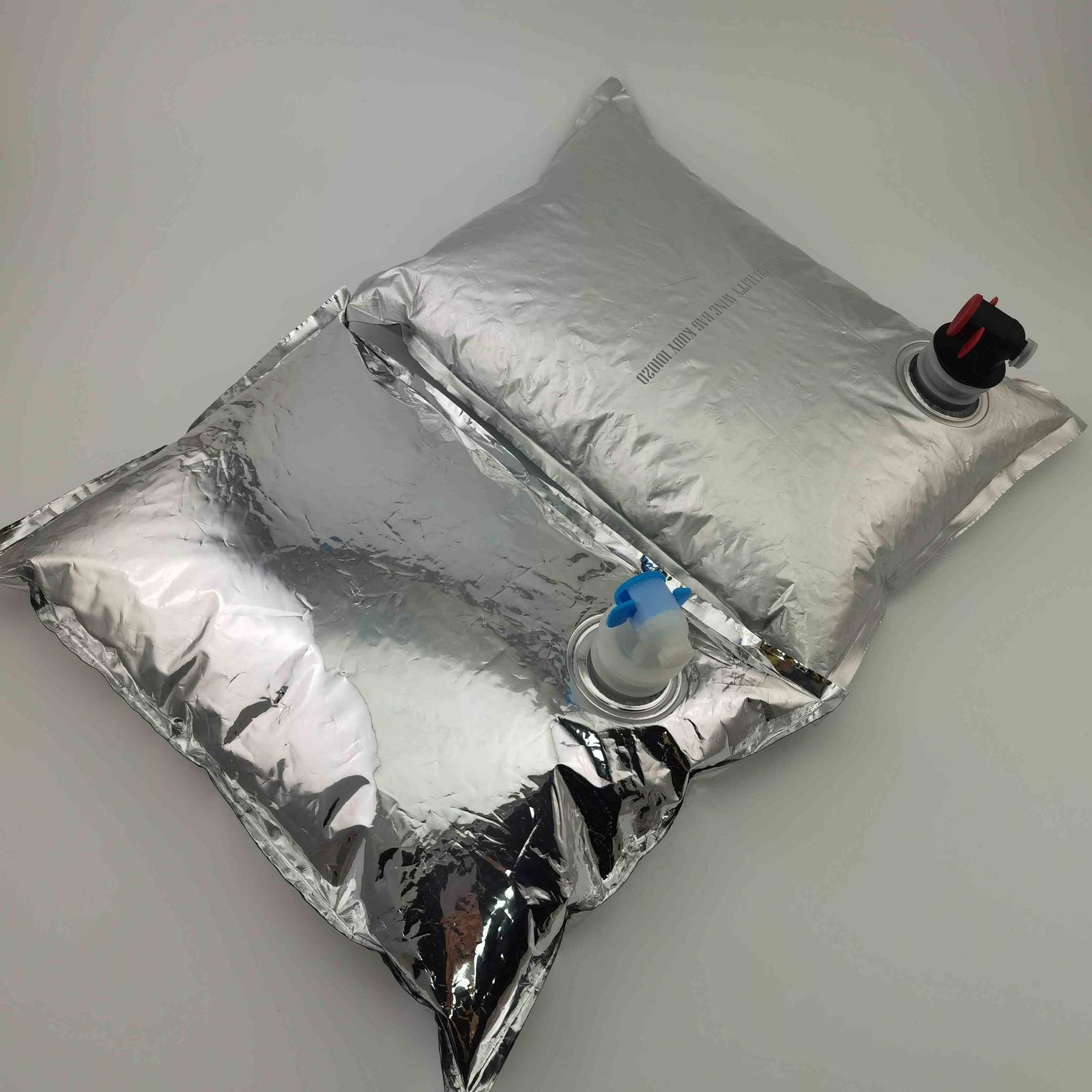 Custom Metallized Bag-in-Box 10 L with Butterfly Valve for Red Wine